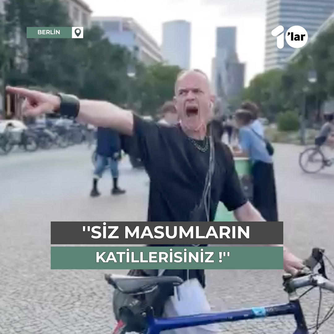 📍Berlin’de düzenlenen Gazze protestosu sırasında bazı İsrailliler provokasyon girişiminde bulundu. O sırada bisikletiyle oradan geçen bir Alman vatandaş, ''Siz masumların katillerisiniz!'' diyerek sert tepki gösterdi.