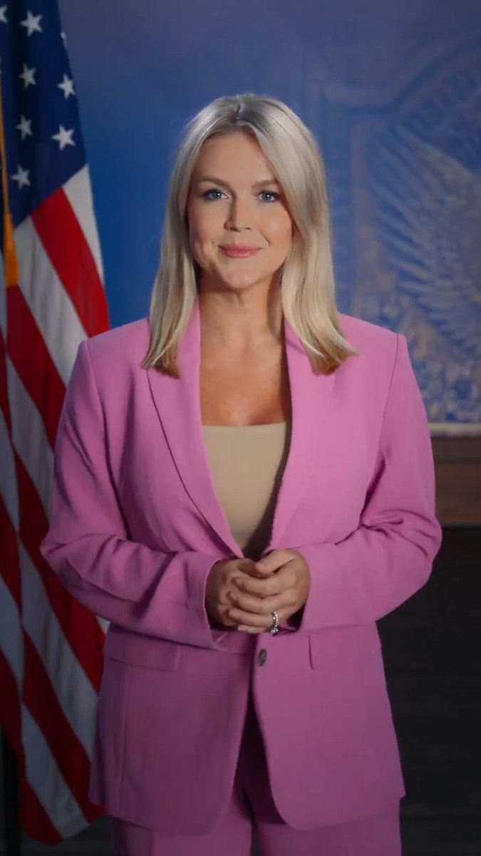 🔥 Karoline Leavitt: What’s in Trump’s One Big Beautiful Bill? 1️⃣ Modern air traffic control ✈️ 2️⃣ Tax cut for families 💵 3️⃣ Bigger child tax credit 👨👩👧👦 4️⃣ No taxes on tips & overtime 👮♂️ 5️⃣ Slashes taxes on Social Security for seniors 👴🇺🇸 🚨 PASS THE BILL — Usher in a New Golden Age!