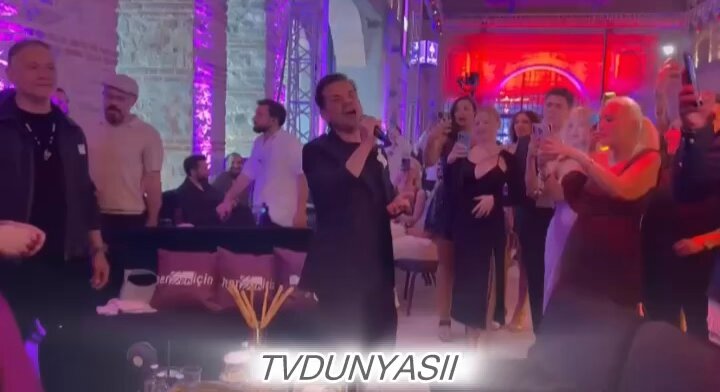 Beren Saat’in reklam yüzü olduğu markanın gecesine eşi Kenan Doğulu’da katıldı.