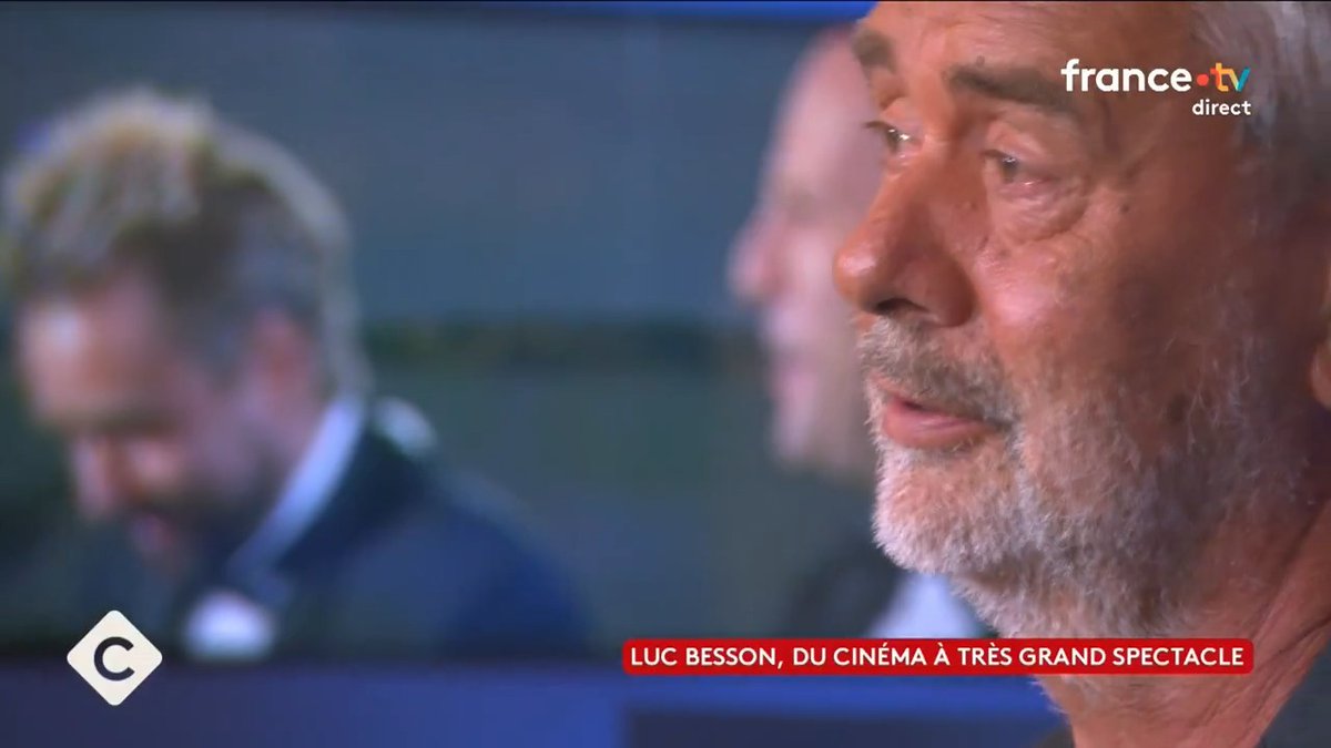 L’émotion de Luc Besson en évoquant Bruce Willis : "Il a dû sauver le monde 53 fois, et maintenant, c’est le monde qui l’emporte. C’est très triste. C’était un gars vraiment génial." #CàVous