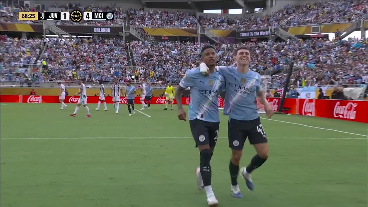 Como la baja Haaland, encara y mete el pase para el gol. Nada mal para alguien que solo la empuja.