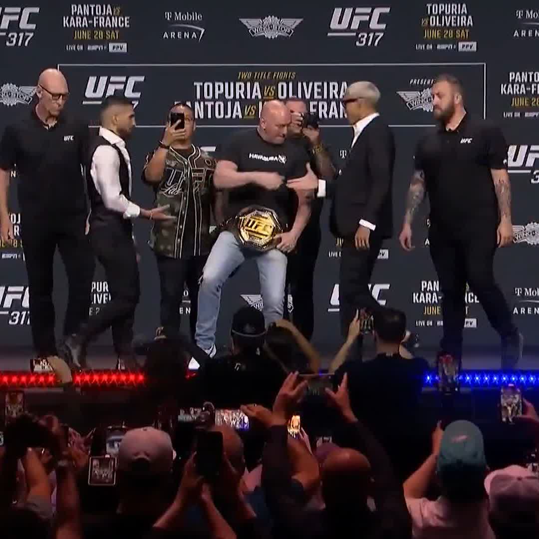 Es todo respeto entre los dos. #UFC317 🇬🇪🇪🇸 Ilia Topuria vs Charles 'DoBronxs' Oliveira 🇧🇷