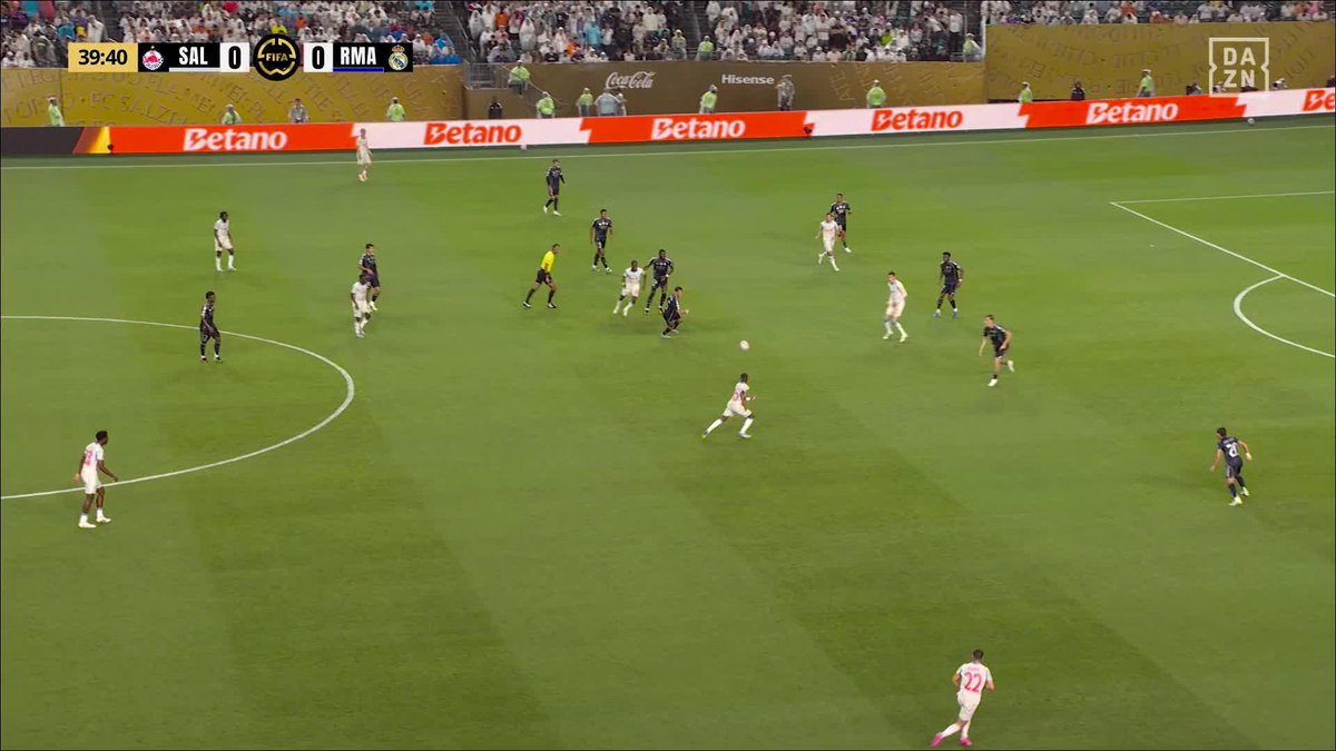 ⚽️ La Machine Vinicius 🇧🇷 est lancée dans ce Mondial des Clubs. 🔥🤍 🎥 DAZN France