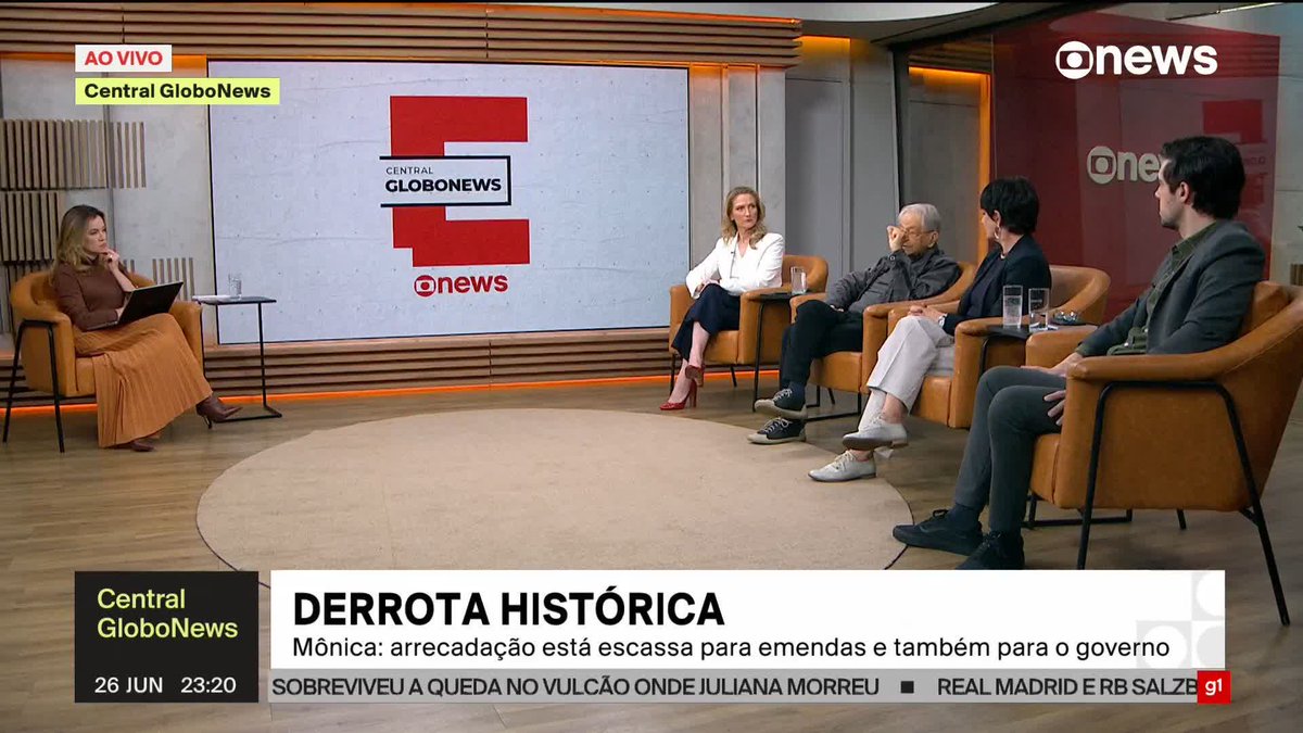 “Não poderia ter nada mais inconstitucional do que a emenda PIX, diante de uma Constituição que pede transparência, lisura. (...) Com a emenda PIX, eles conseguiram encontrar um jeito de transferir dinheiro do bolso do Tesouro para um bolso qualquer. Isso é um absurdo”, diz Mônica Waldvogel, e Fernando Gabeira acrescenta: “O enfrentamento no Supremo (Tribunal Federal) não vai conduzir a nada. O enfrentamento que pode conduzir a alguma coisa nesse impasse é na sociedade”. “Nem o Supremo está querendo que essa encrenca vá para lá. O confronto é na sociedade”, completa Natuza Nery. Entenda por quê. ➡ Assista à #CentralGloboNews: #GloboNews