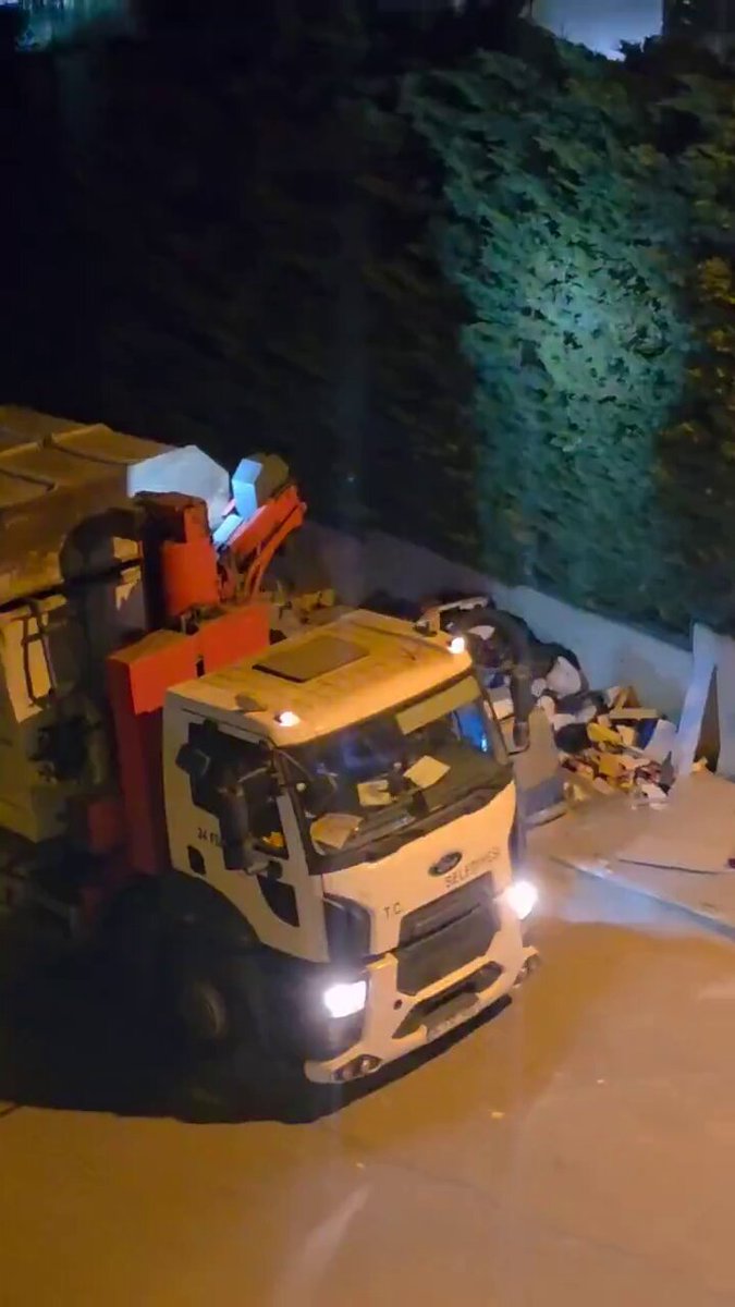 Bu ışıltılı hayatı siz seçtiniz. CHP'ye oy verip ağlamak, sızlanmak yok. Posizyon temiz. Oyna devam 🤣