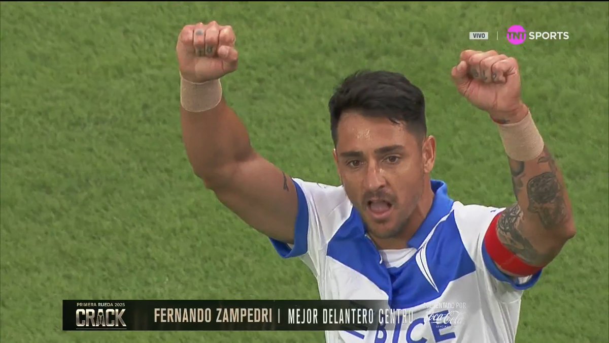 🤩⚽🛡 ES QUE NO PODÍAS FALTAR, CRACK Fernando Zampedri, delantero de #LosCruzados, fue elegido como el mejor delantero centro para la #GalaCrack de la Primera Rueda de este 2025. El pentagoleador sigue siendo CLAVE en La UC.
