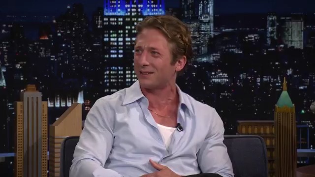 Jeremy Allen White’s security guard, Moody, protects him on set at all costs 🤣 #FallonTonight