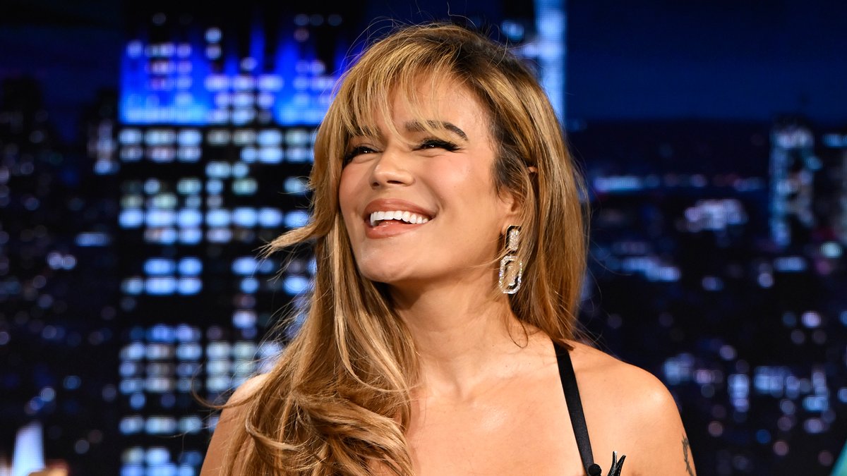 .LABICHOTA teaches Jimmy the “Tropicoqueta” dance! #KarolGonFallon #FallonTonight