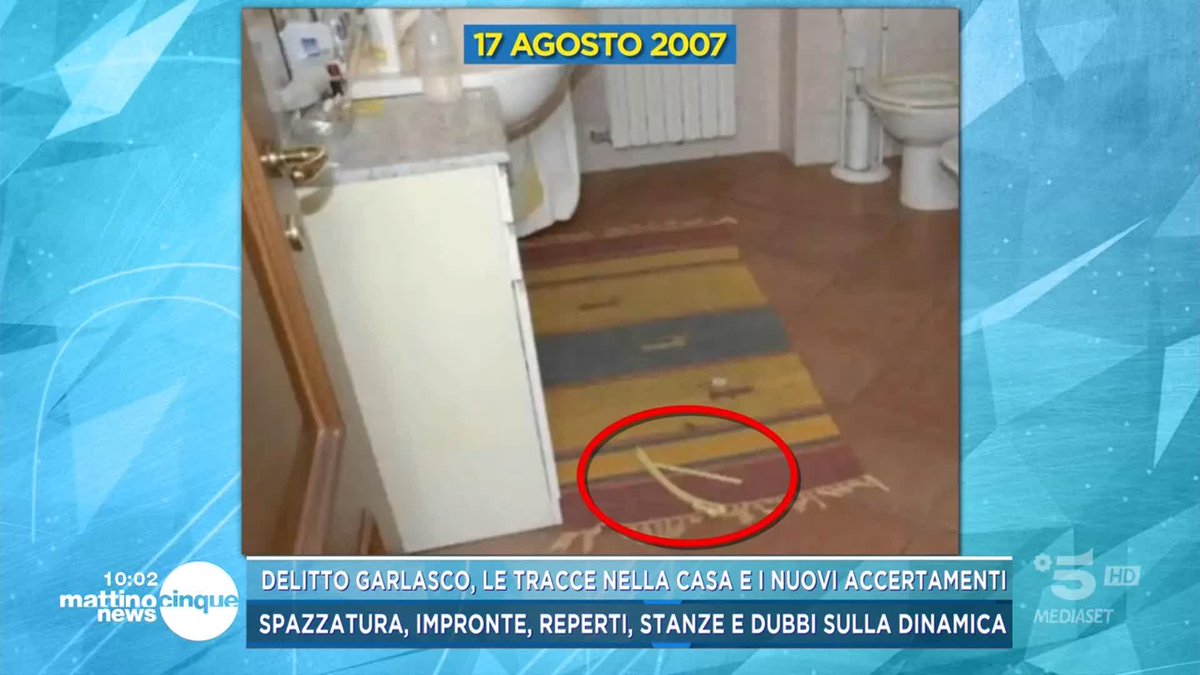 #Garlasco, il confronto delle foto del bagno di casa Poggi: la scena del crimine è alterata #Mattino5