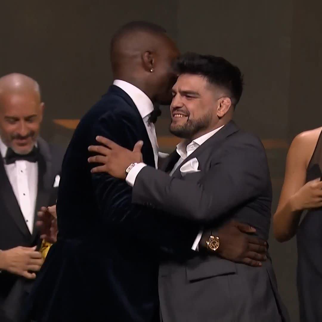 試合が殿堂入りしたアデサニヤとガステラム🤝🏆 セレモニーにてポージング&amp;フェイスオフ！ #UFC