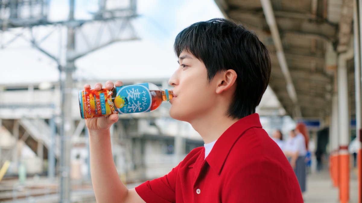 ひまわり登場【第7話:野原一家ファイヤーだゾ!篇】実写化ショートムービー公開中! 「やかんの家族だゾ!」 やかんの麦茶