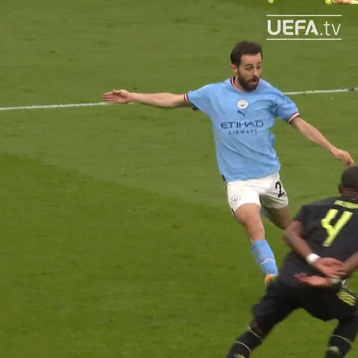 De Bruyne ➡️ Bernardo Silva #UCL