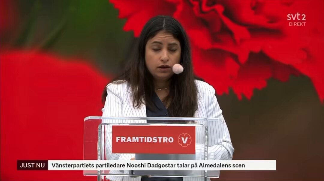Nooshi Dadgostar kritiserar statsminister Ulf Kristersson för att tjäna mer än vad sex undersköterskor gör tillsammans. Kort klipp.