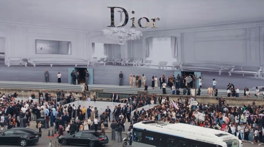 Get ready with Robert Pattinson for Jonathan Anderson’s Dior debut! 🌸🌸 #DiorSummer26
