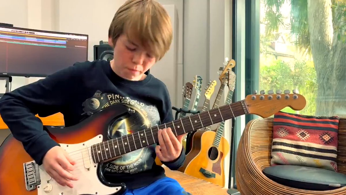 Pink Floyd ''Comfortably Numb'' (Cover by 11 year old J8KE)
