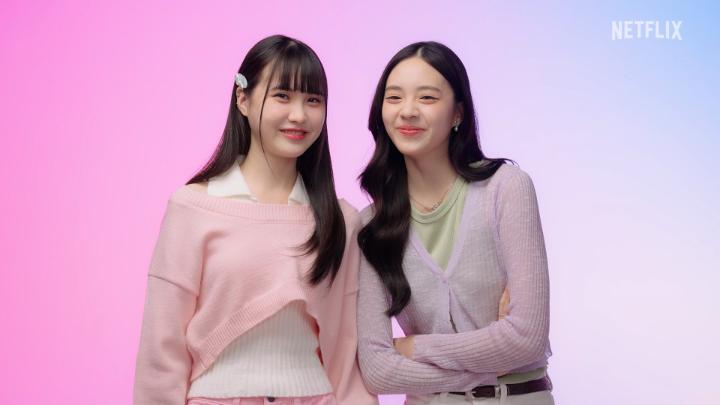 คลังศัพท์ Gen Z ก็เป๊ะ แต่คลังศัพท์อินเตอร์ของสองสาวชาวแฟลตเป๊ะกว่าา 🤩 ใครอยากเห็นสกิลภาษาอังกฤษของ เอินเอิน - แฟร์รี่ แบบเต็มๆ ตามมาเจอกันได้ในรายการ What’s ศัพท์ ที่นี่เลยย 👉🏻 #แฟลตเกิร์ลชั้นห่างระหว่างเรา #FLATgirls #NetflixTH