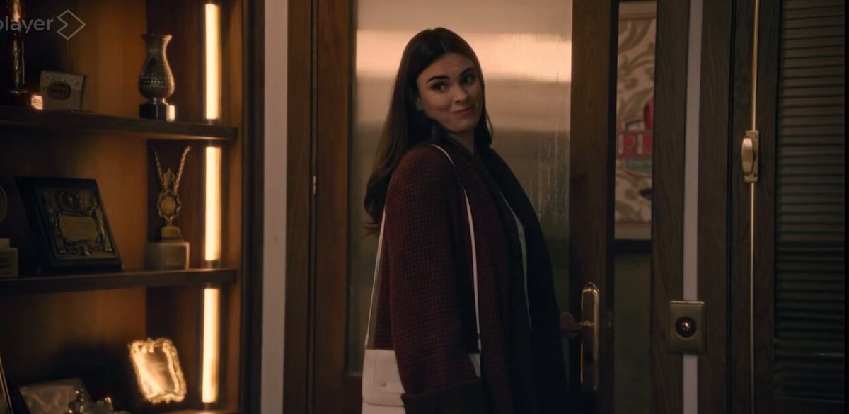 Nunca me habréis leído nada con relación a las actrices ni a sus vidas, pero esta escena… guau. Creo que la magia que la embriaga es por el estado de Alba e incluso me atrevo a decir que la emoción de Marta es muy de la Belmonte. Estoy con la piel de gallina aún ⬇️ #Mafin
