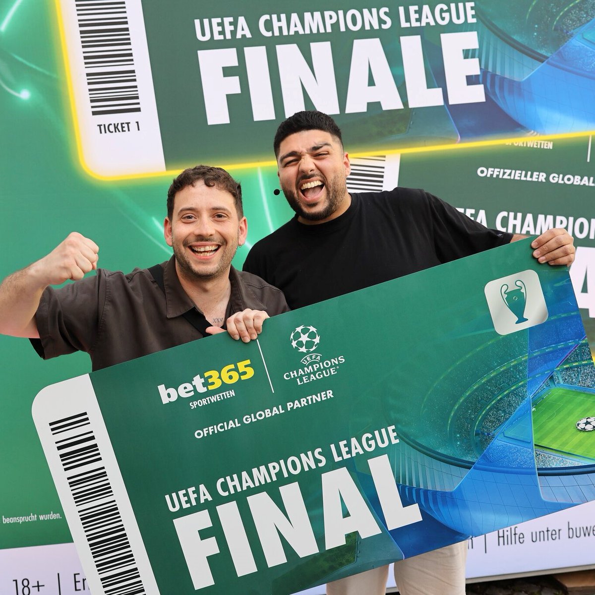 🎟️ The Big Ticket Giveaway Game arrived in Munich for the UEFA Champions League final. With help from Júlio César, we awarded some lucky fans with tickets to the biggest game in club football!