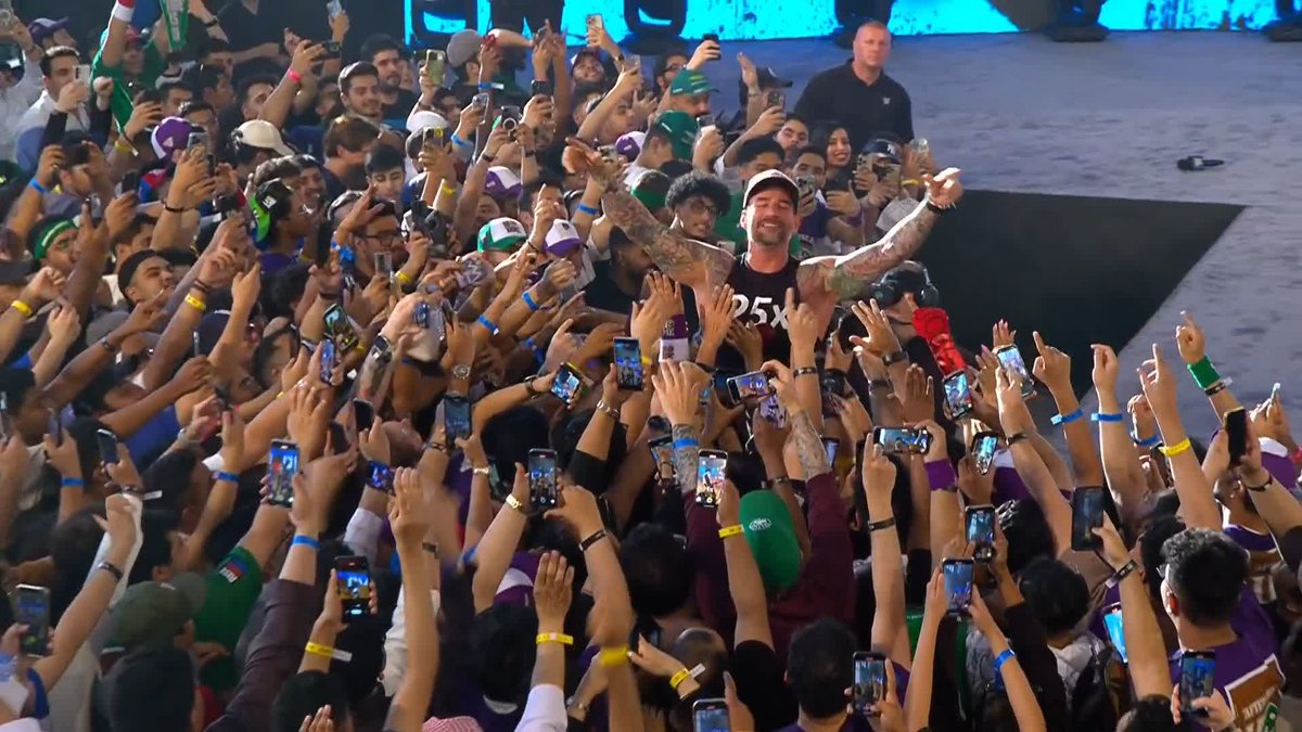 🙌 🙌 🙌 player/coach has arrived to the #WWENOC Kickoff Show!