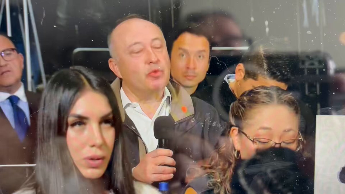 #MañaneraDelPueblo. El reportero de TV Azteca pide derecho de réplica y la presidenta Claudia Sheinbaum Pardo responde: “lo que queremos es que este grupo empresarial pague sus impuestos en el marco del Estado de Derecho”.