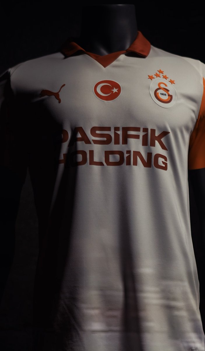 Gücünü tarihinden aldı…⭐️⭐️⭐️⭐️⭐️ 2025/26 Galatasaray Puma Deplasman forma şimdi tüm GSStore’larda! 🙌 📲 #YıldızlarınAltında