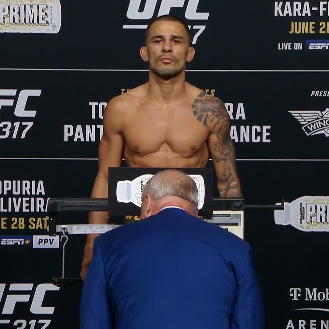 Locked in on his 4th defense 😤 Alexandre Pantoja weighs-in at 125lbs! [ #UFC317 | TOMORROW on ESPN+ PPV | 10pmET ]