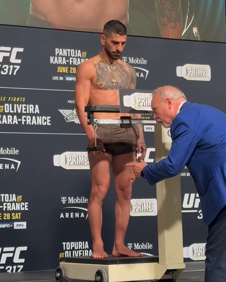 Ilia Topuria weighs in at 155 lbs ahead of his lightweight title fight ⚖️ Watch #UFC317 this Saturday at 10 PM ET on ESPN+ PPV 📺