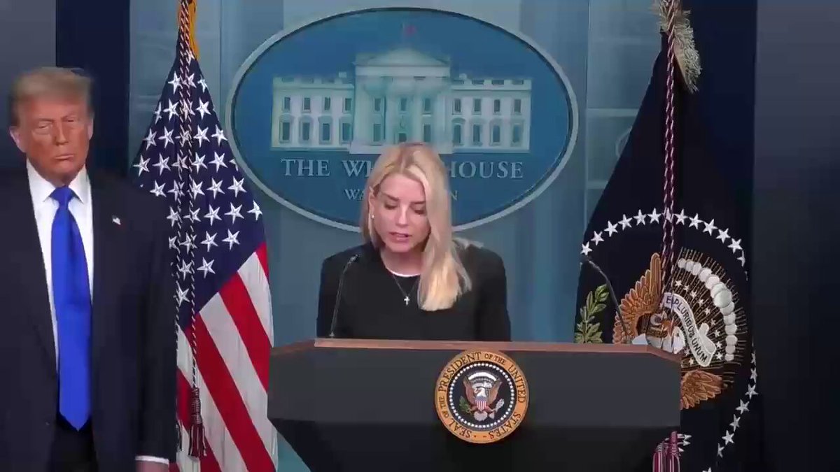 متحدثة البيت الأبيض : "تخيلوا بأن ٣٥ من أصل ٤٠ أمرًا قضائيًا صدرت على مستوى البلاد كانت ضد ترامب، صدرت من ماريلاند، وواشنطن العاصمة، وماساتشوستس، وكاليفورنيا، وواشنطن. هذا جنون."