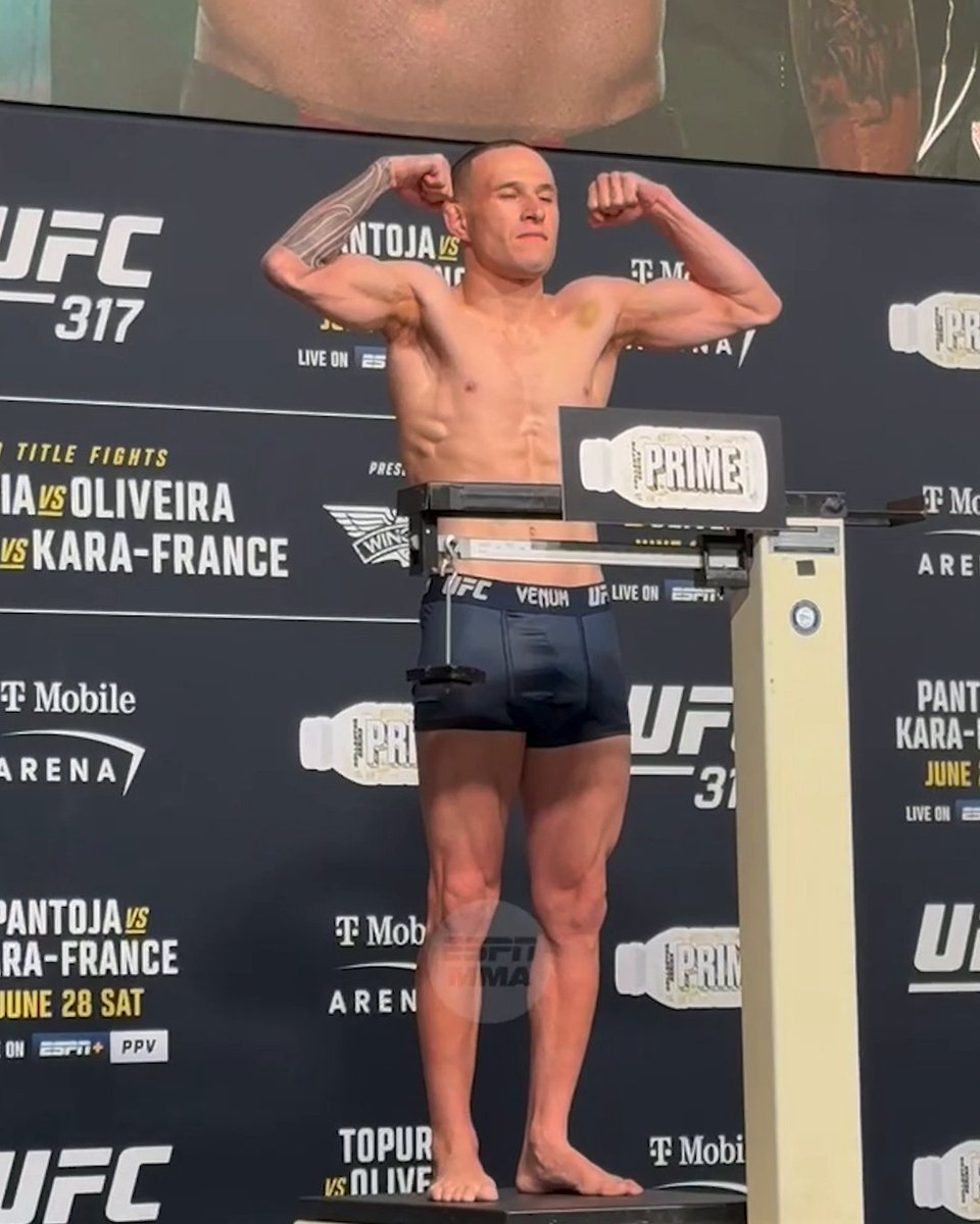 Kai Kara-France weighs in at 125 lbs for his flyweight title fight in Las Vegas 👀 Watch #UFC317 this Saturday at 10 PM ET on ESPN+ PPV 📺
