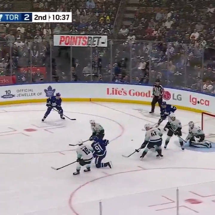 John Tavares is staying with the 🔵 & ⚪️!