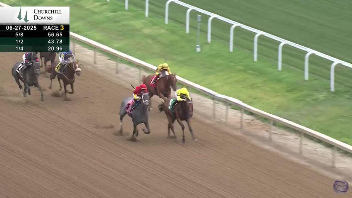 Chopsticks takes advantage of the 🔥 pace and is a debut winner for freshman sire Essential Quality in R3 at @churchilldowns! Florent Geroux was up for trainer Brad H. Cox Racing. 🎥 TwinSpiresReplay