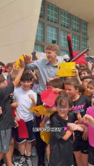 The best welcome for Kasparas! S/o to our Jr. HEAT campers 🔥🏀