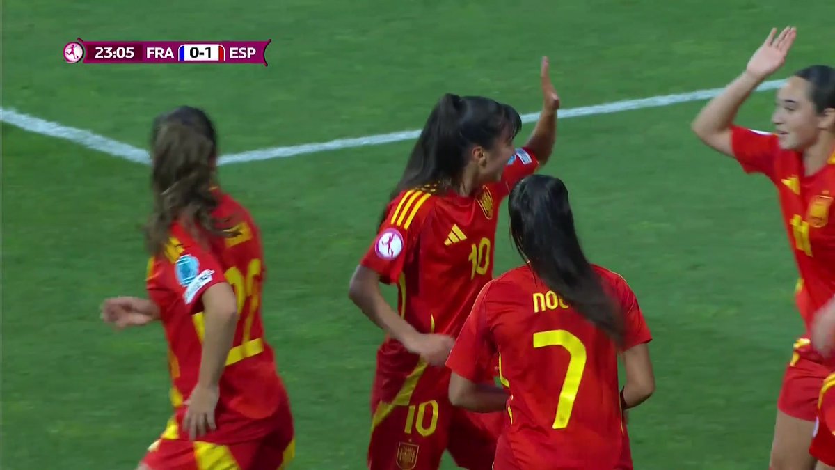 🇫🇷⚽️🇪🇸 Oh le but exceptionnel pour l'Espagne face aux Bleues... La finale de l'Euro U19 à suivre sur L'Équipe live > #lequipeFOOT