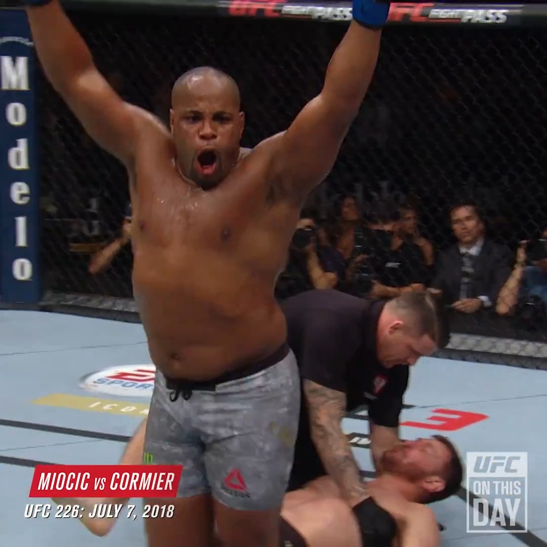 Memorable UFC IFW moments: IFW 2018 DC knocks out Stipe Miocic and becomes the 2nd double champ in UFC history 🏆🏆