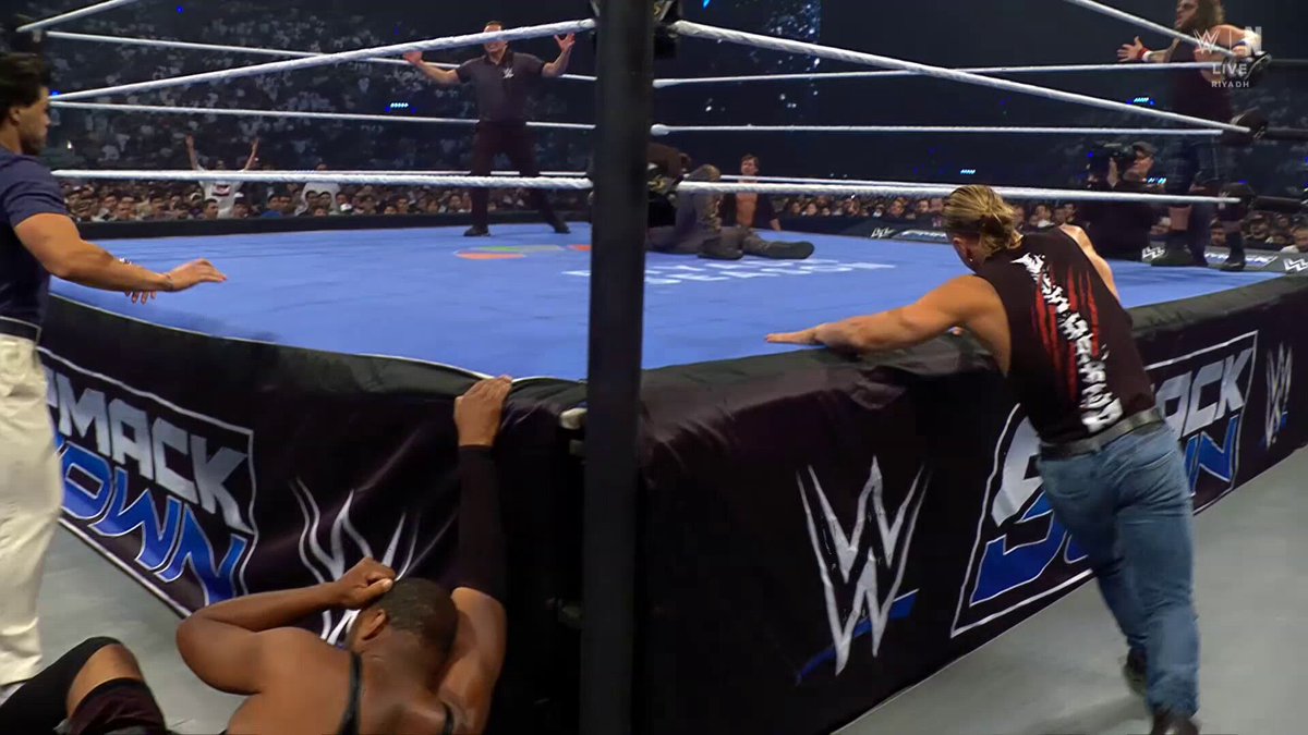 Remind you that the RAW Tag Team division can’t even do this #SmackDown