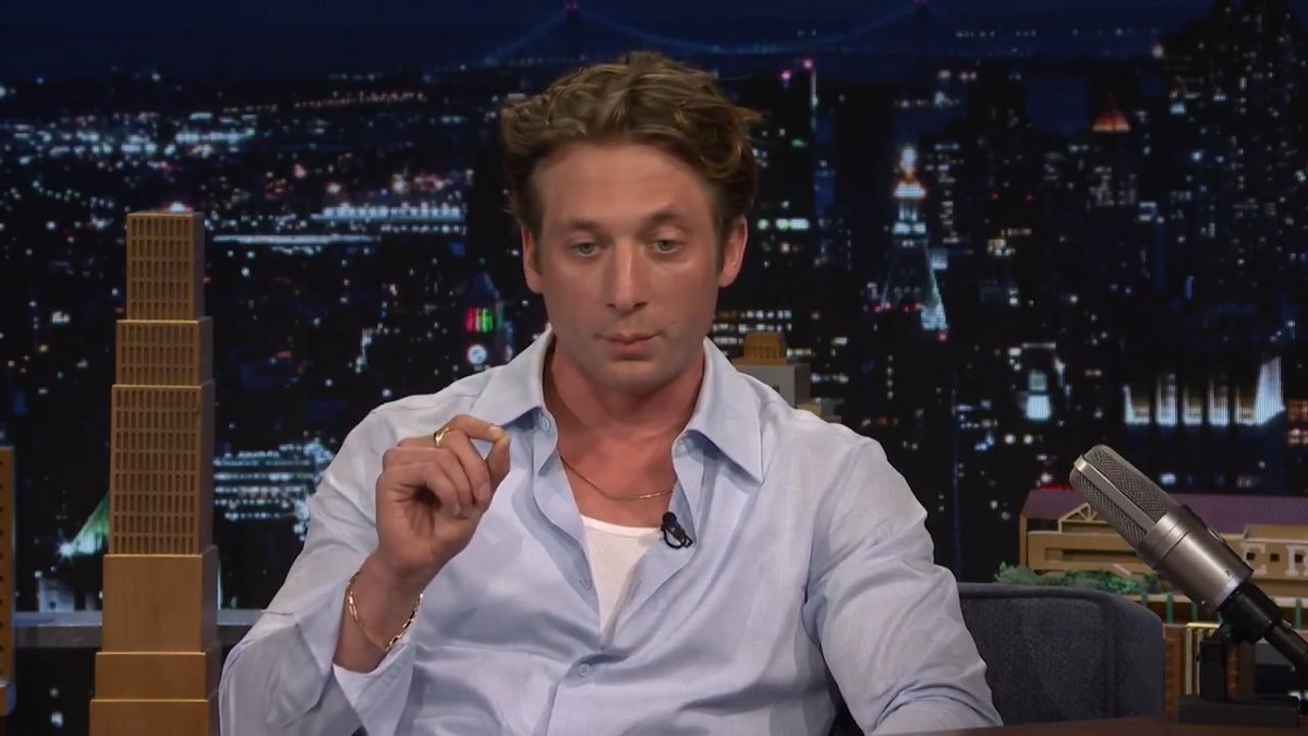 Jeremy Allen White got more texts when the Bruce Springsteen: Deliver Me from Nowhere trailer dropped than when he won a Golden Globe 🤣 #FallonTonight