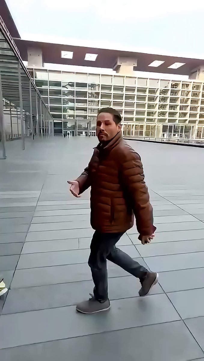 Francisco Muñoz (Pancho Malo) funado por sus denunciantes en el centro de justicia.🍿🍿🍿#instantkarma