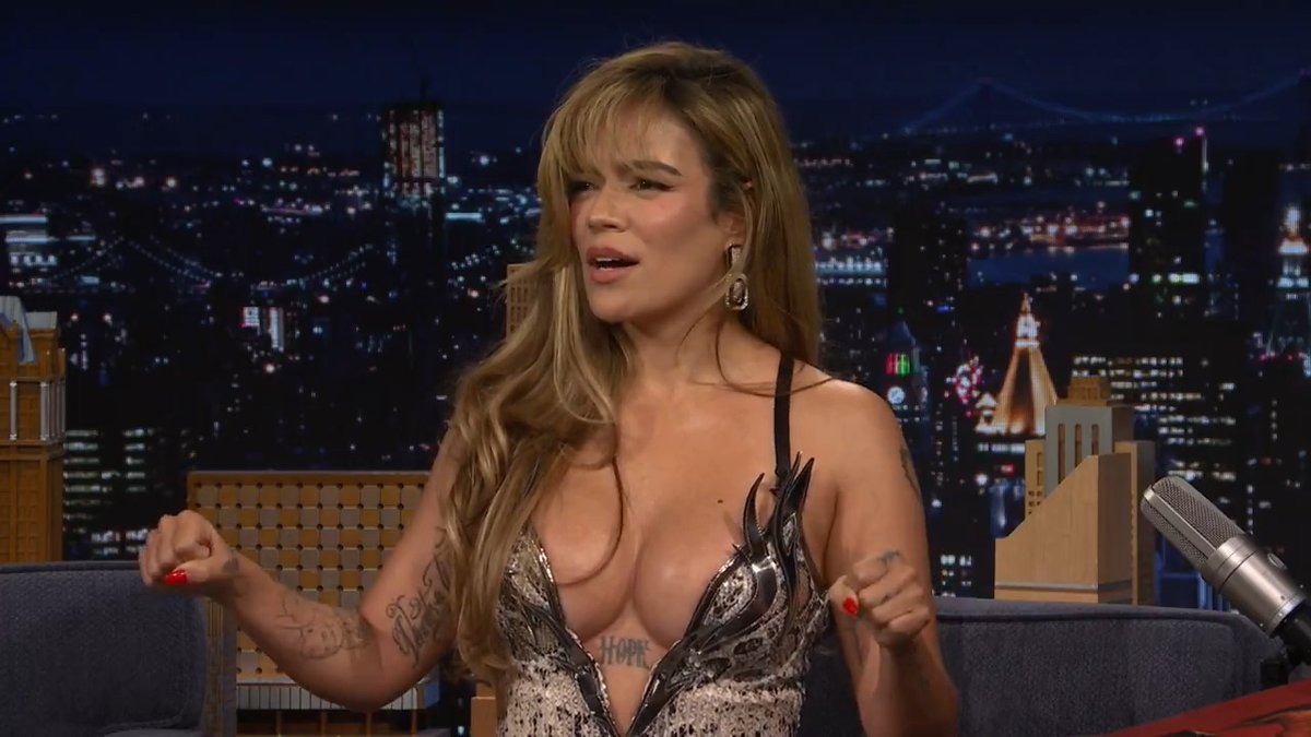.LABICHOTA breaks down the meanings of “Tropicoqueta”, “Papasito”, and “Ivonny Bonita” 👀 #KarolGonFallon #FallonTonight