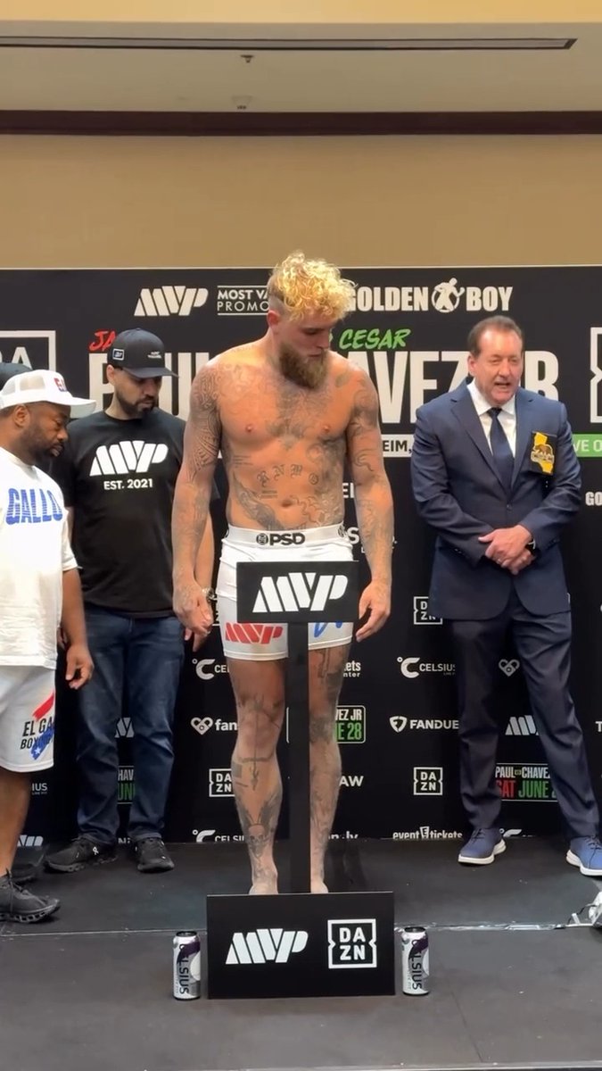 ⚖️ Jake Paul vs Julio Cesar Chavez Jr Weigh-in results: 🇺🇸 Jake Paul - 199.4lbs 🇲🇽 Julio Cesar Chavez Jr - 198.4lbs Chavez was in rehab last year and doesn’t appear to be in tip-top shape. Paul, of course, is coming off a “fight” with the 58-year-old Mike Tyson in November. Chavez, 39, scored his last notable win in 2012 at 160lbs.