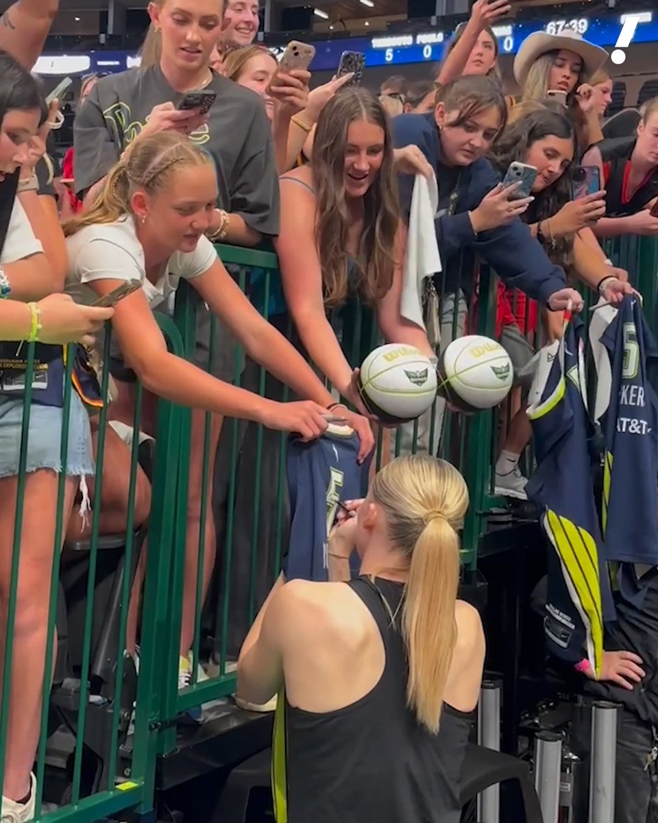 Paige Bueckers makes some fans' day 🫶