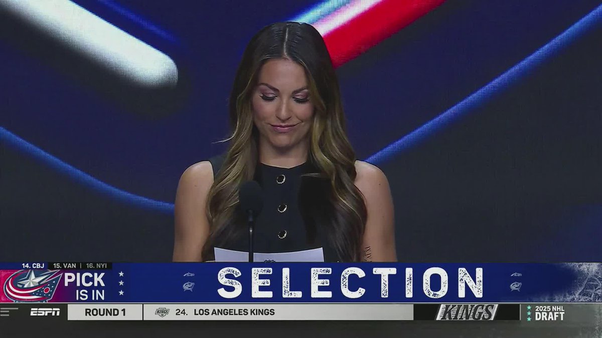 Meredith Gaudreau makes the pick for the Columbus Blue Jackets and receives a standing-o with "Johnny!" chants ❤️