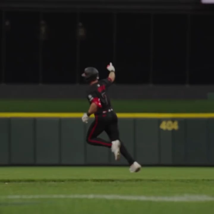 Spencer Steer is the first Cincinnati Reds player with a 3-HR game since Jesse Winker in 2021 😯