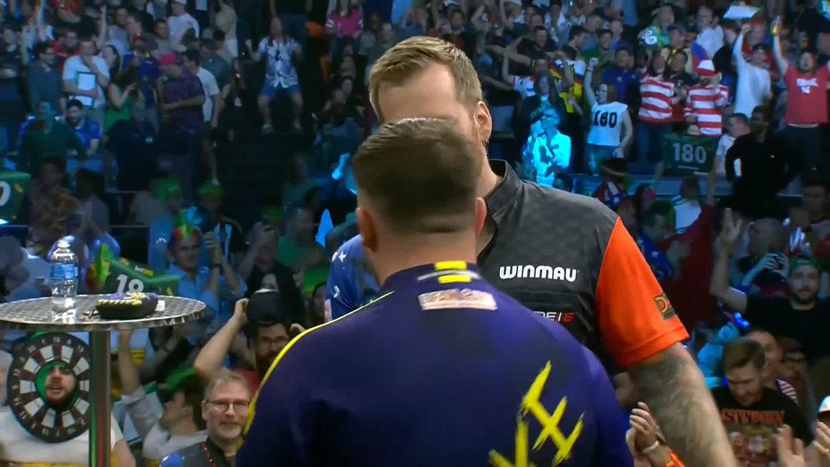 TOPS-TOPS-TOPS TO WIN IT! Luke Littler produces some exhibition style darts to win the match, as he pins three tops to beat Jules van Dongen 6-1! 📺 #USDartsMasters25
