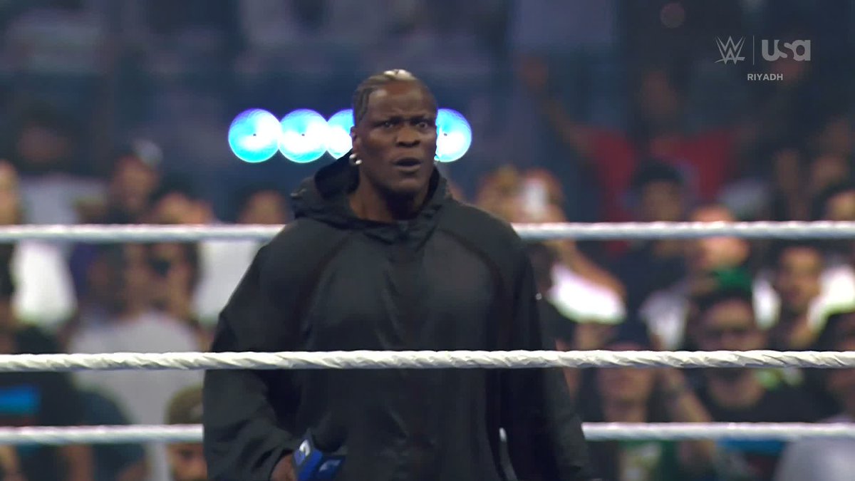 DOWN GOES @ronkillings! Looks like Aleister Black and him are even now... 👀