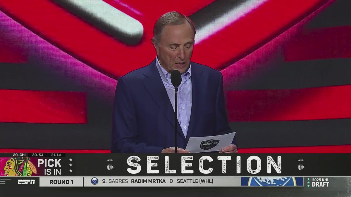 The Blackhawks take Mason West with the 29th pick... Mason is the starting QB for Edina HS, and received D1 football offers, but is headed to Michigan St. for hockey