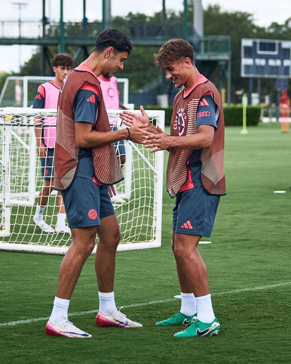Neuer Jubel 𝒖𝒏𝒍𝒐𝒄𝒌𝒆𝒅 🔓 Tom 🤝 Pavlo #FCBayern #MiaSanMia