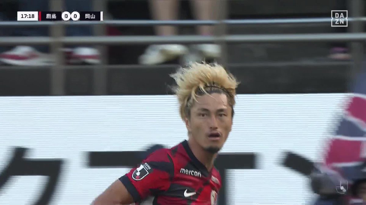 エースが仕留めた🔥 ライン間で受けた #小池龍太 のキラーパスを 斜めに抜けた #鈴木優磨 が 身体を捻りながら流し込んだ! 鈴木の2試合連続ゴールで鹿島が先制✅ 🏆明治安田J1第22節 🆚鹿島×岡山 🆓#DAZN ライブ配信 #Jみようぜ #Jリーグ #鹿島岡山