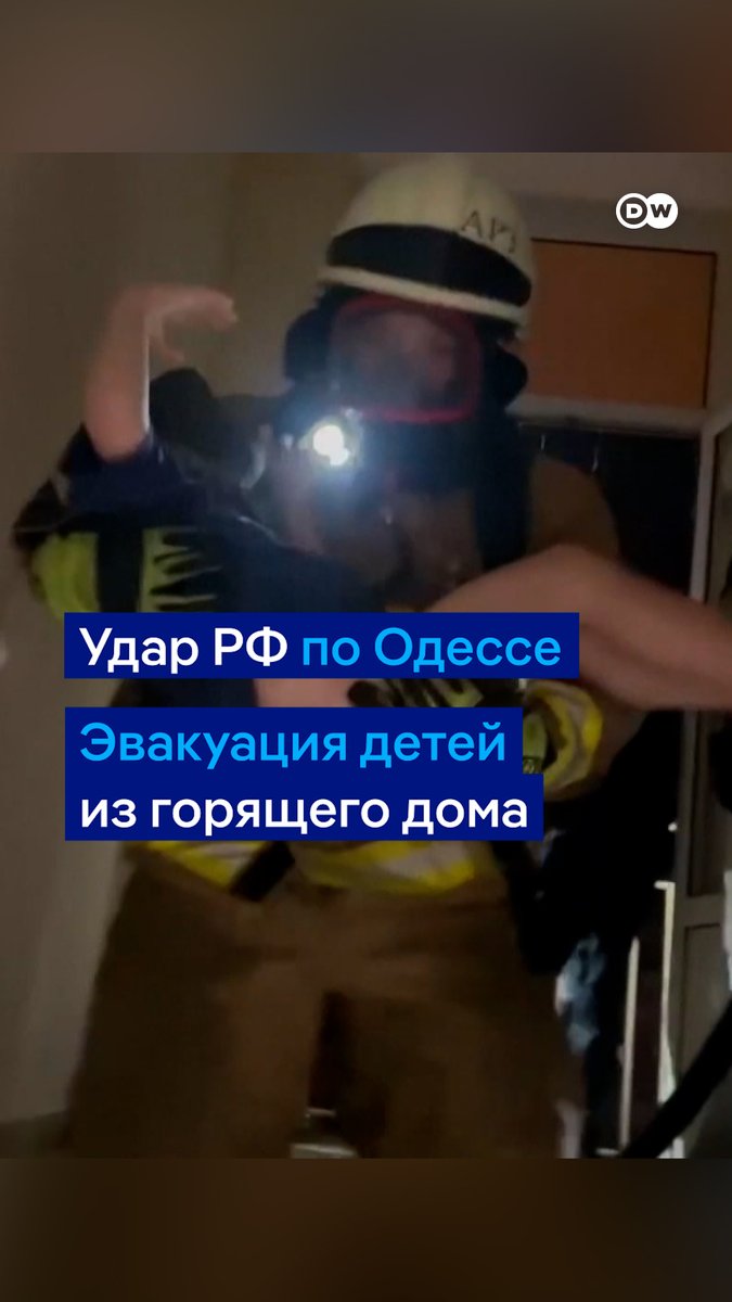 Страшный ночной удар РФ по Одессе - от дрона пострадала многоэтажка, начался пожар, людей заблокировало в квартирах, два человека погибли. Видео с места, где все произошло