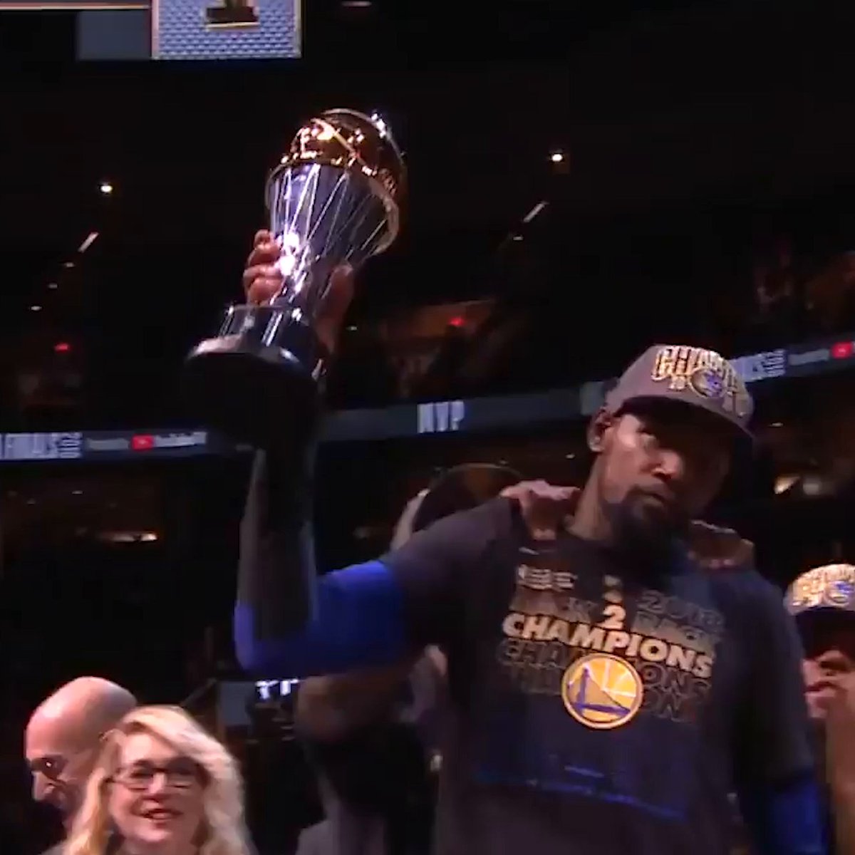 I’ll never forget KD’s legendary finals run in the Bay. 32.0 PPG | 9.3 RPG | 6.3 APG 2x Finals MVP 1.9 BPG | 0.9 SPG 9 Finals games 54.3% FG | 44.7% 3PT | 94.2% FT One of the coldest Finals runs ever. Straight domination. 🐐🔥 Kevin Durant
