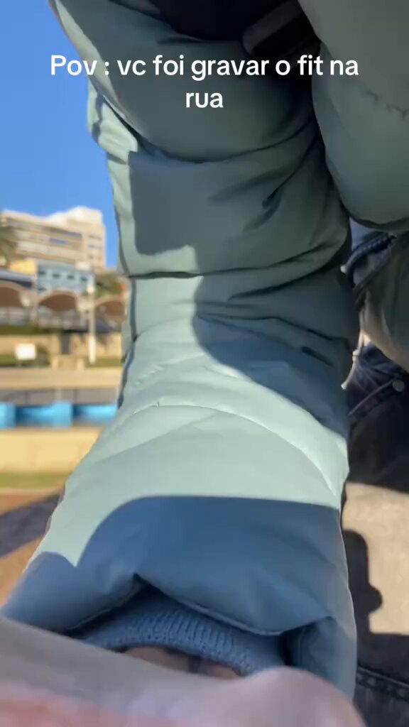 Jovem vai gravar o seu look na rua e é confundido com mendigo 🗣️